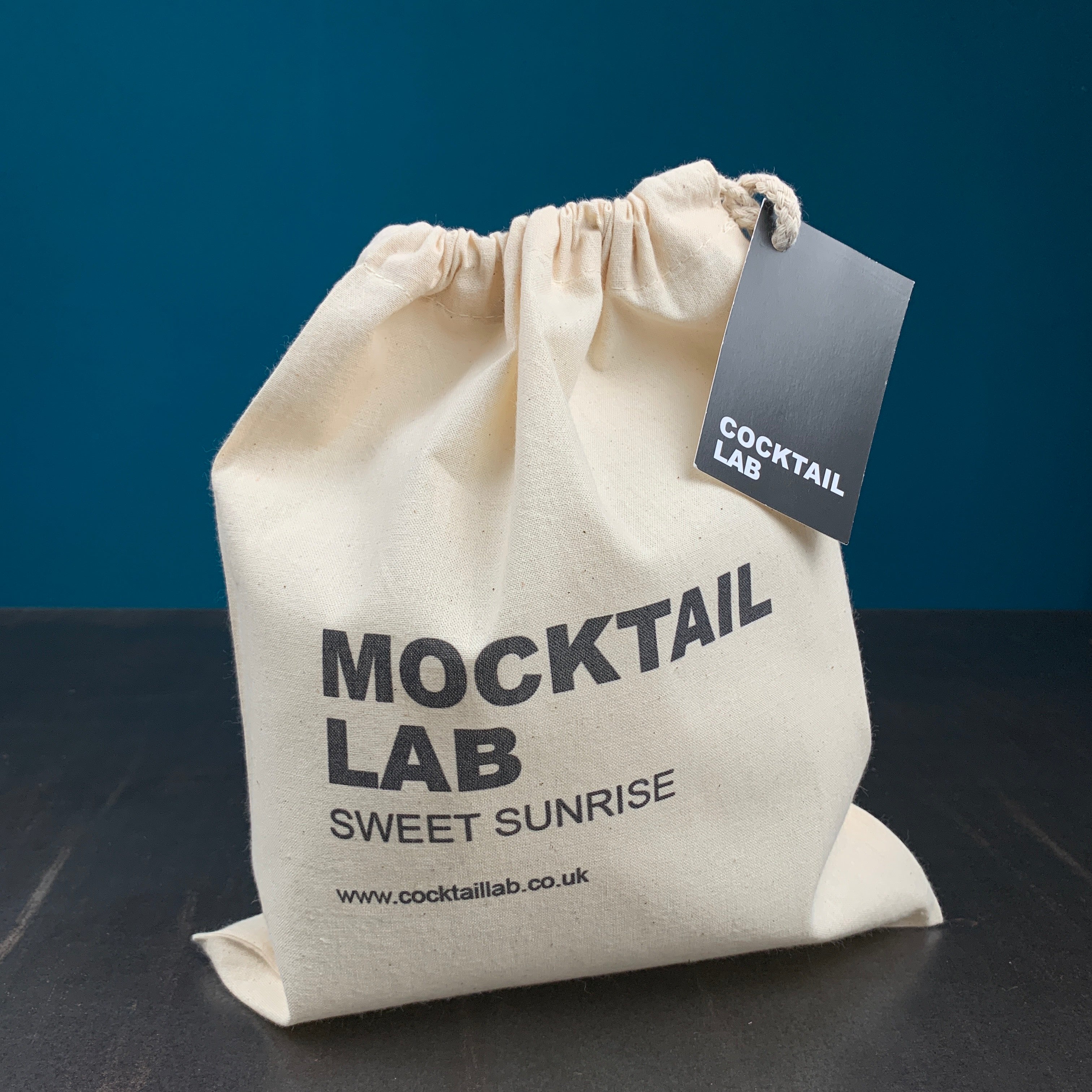 Sweet Sunrise Mocktail Kit & Crisps Gift Bag